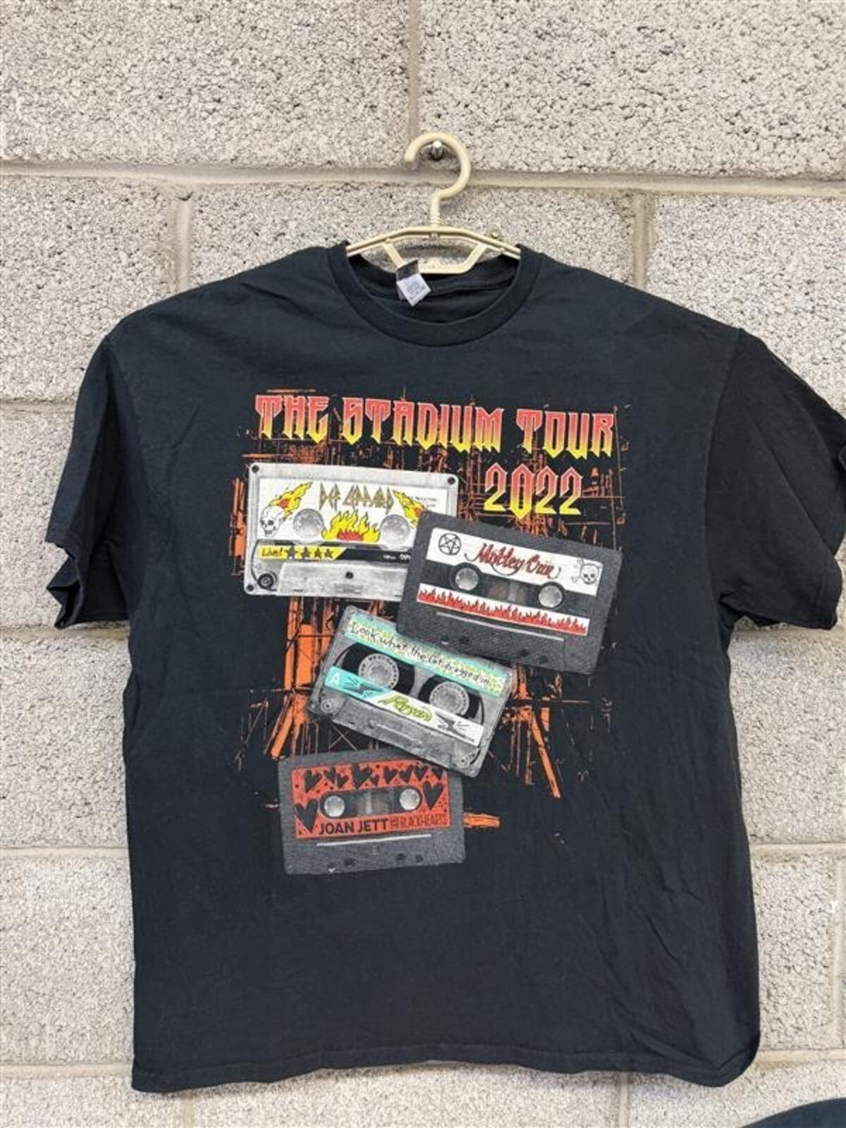 2022 Tour XL Motley Crue Def Leppard Poison Joan Jett
